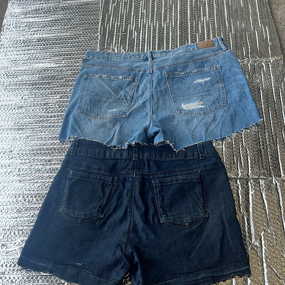 American Eagle ,d jeans Stylish Blue Denim Shorts for Women - Picture 2 of 3